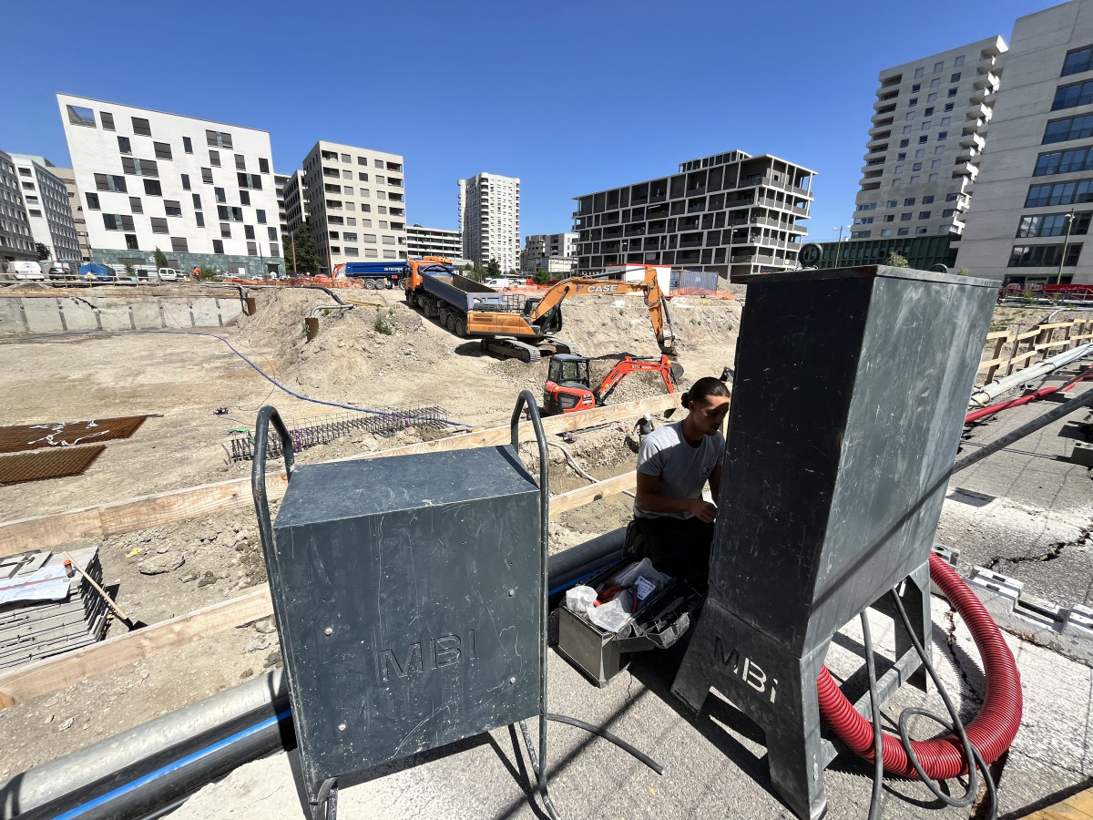 Mise en place d’équipements électriques sur le chantier Logilys à Lyon 2.
